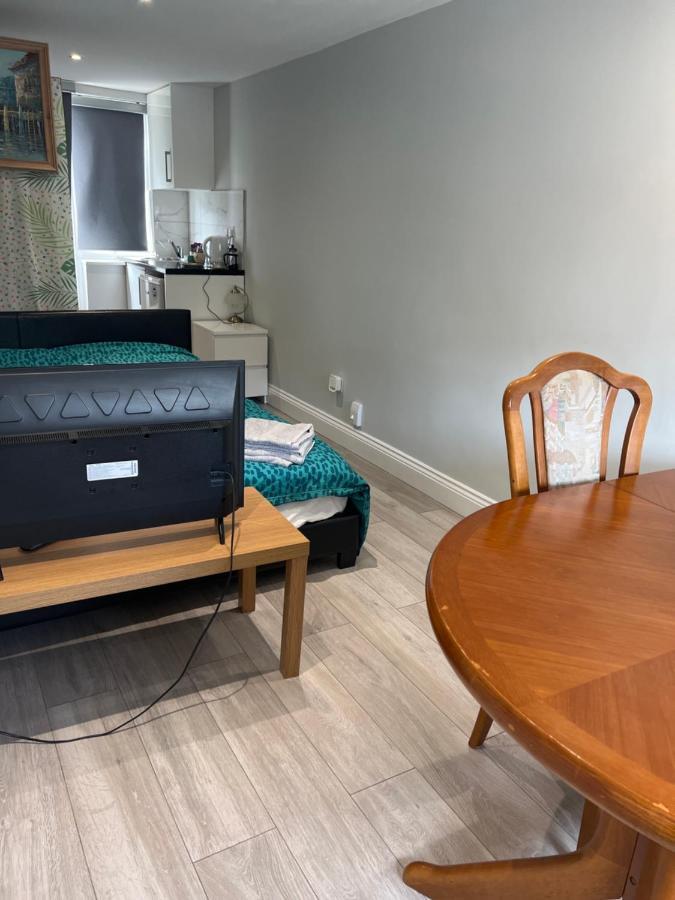 Wisdom Care: The Orpington Cutie Hotel Eksteriør billede